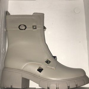 Gray rubber lug sole boots with studs